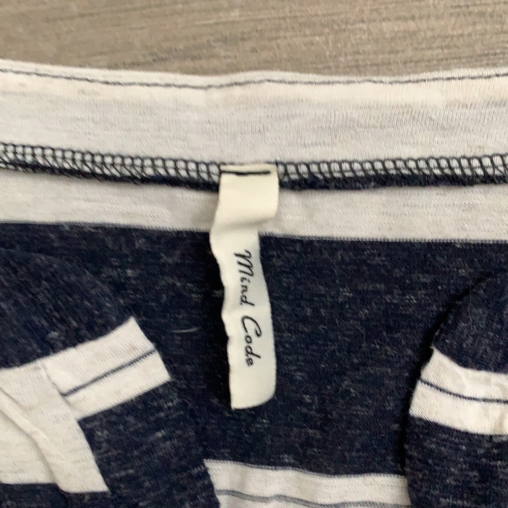 Mind code stripe top - Picture 3 of 4